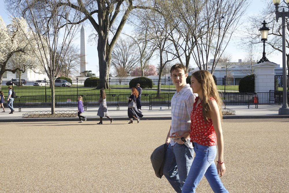 snowden-shailene-woodley-joseph-gordon-levitt