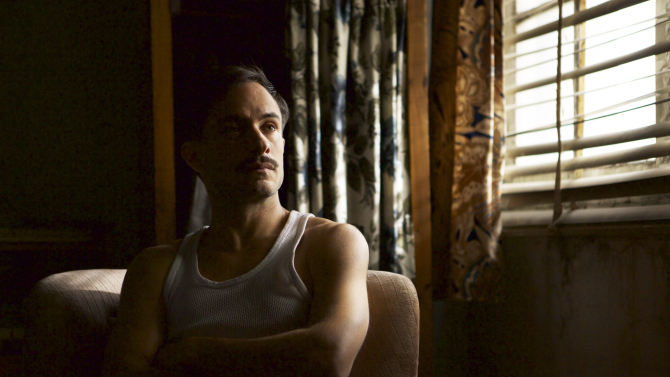 gael-garcia-bernal-neruda-2