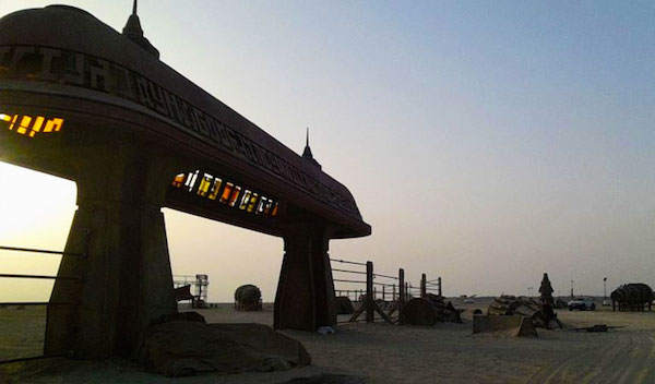 images-from-set-of-star-wars-episode-7-abu-dhabi-tatooine-building