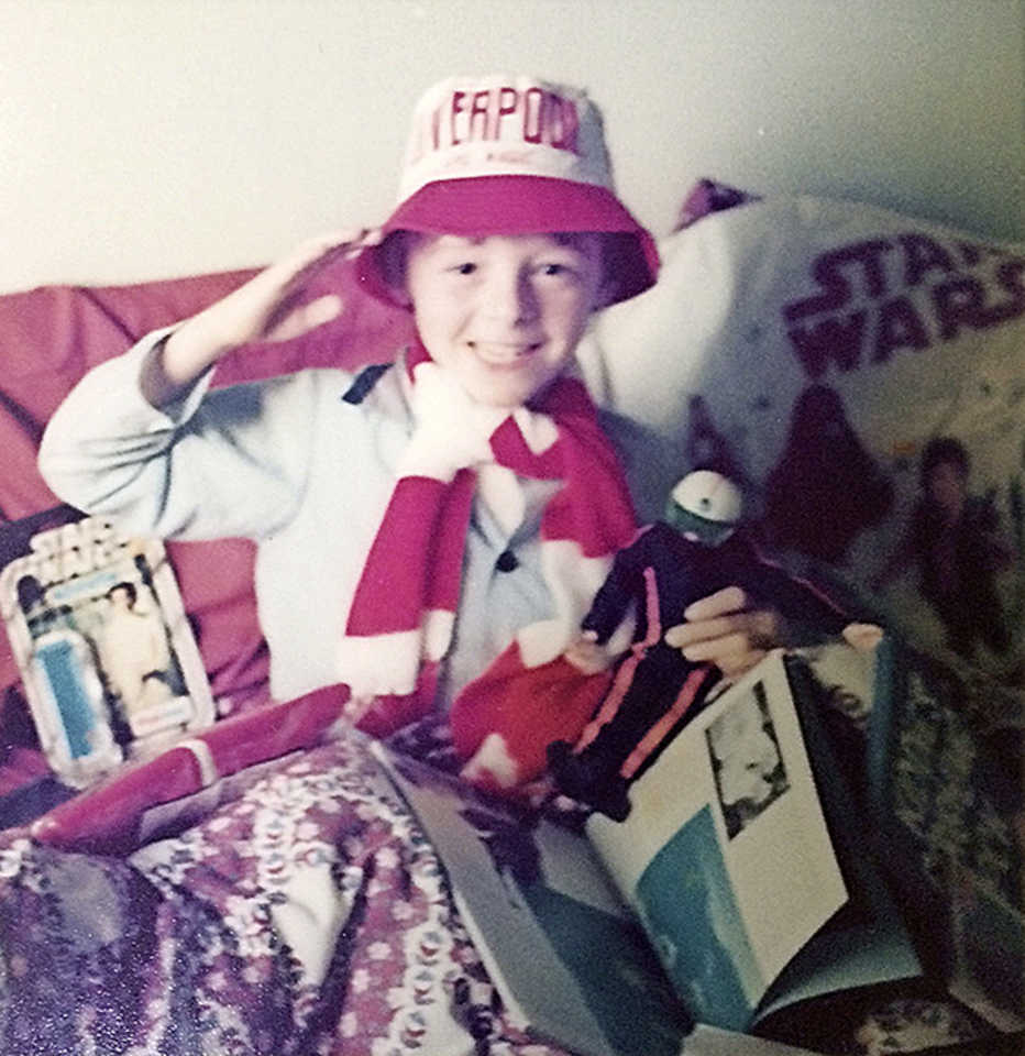 Simon Pegg a Natale 1978, circondato da regali a tema Star Wars.