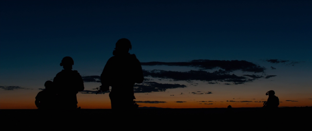 Un fotogramma da Sicario, girato con illuminazione scarsa