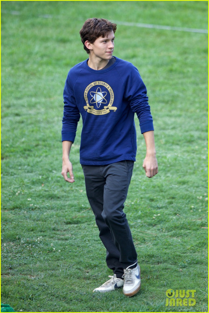 tom-holland-wears-school-sweatshirt-on-spider-man-homecoming-set-17