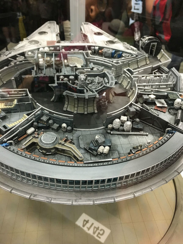 Millennium Falcon QMx 1