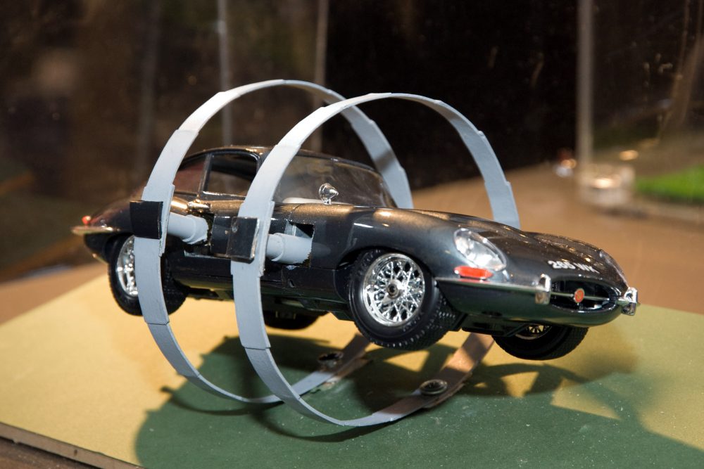 Modellino della Jaguar E di Diabolik esposto in mostra -Diabolik©Astorina srl