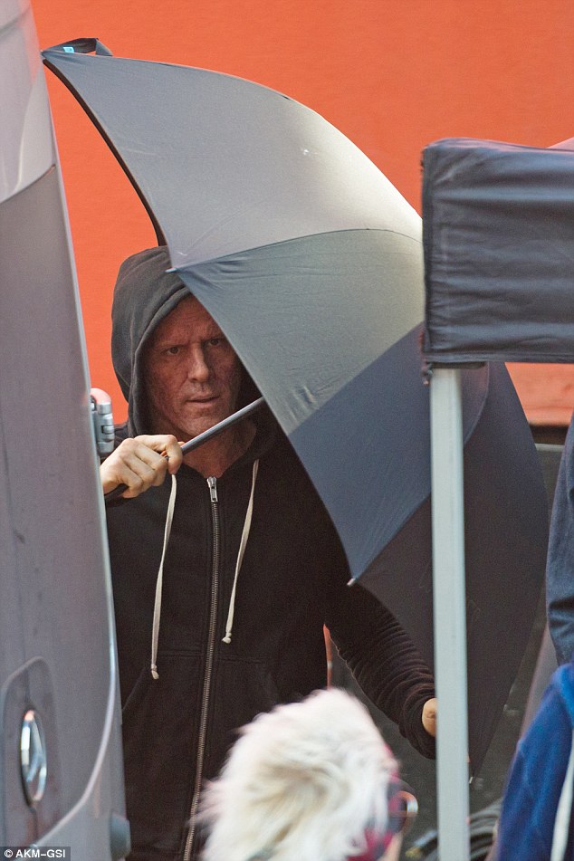 Ryan Reynolds sul set di Deadpool