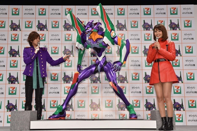 Evangelion - la gigantesca statua venduta dalla 7-Eleven