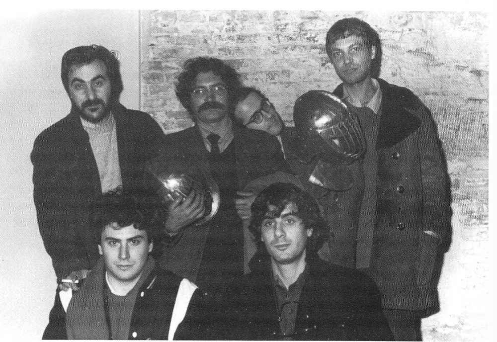 Redazione_frigidaire_1982 Da sinistra in alto Tanino Liberatore, Vincenzo Sparagna, Filippo Scòzzari e Massimo Mattioli; in basso Stefano Tamburini good