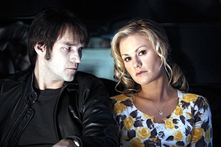 Stephen Moyer (Bill) e Anna Paquin (Sookie) in True Blood