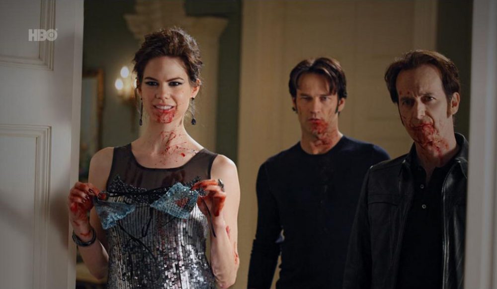 Lorena, Bill e Russel in una scena della terza stagione di True Blood