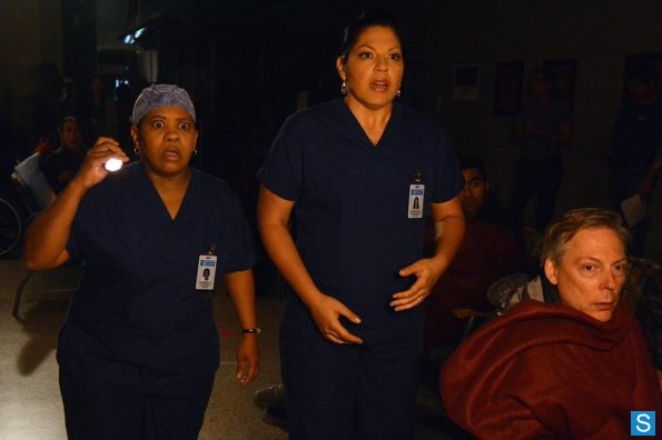 Grey's Anatomy_9x24_03