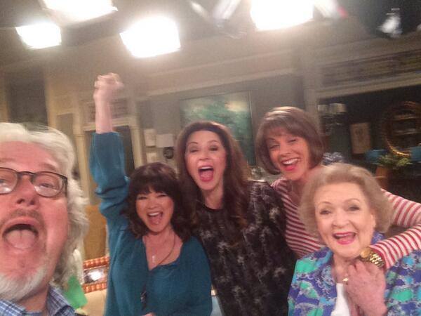 Hot in Cleveland selfie rinnovo