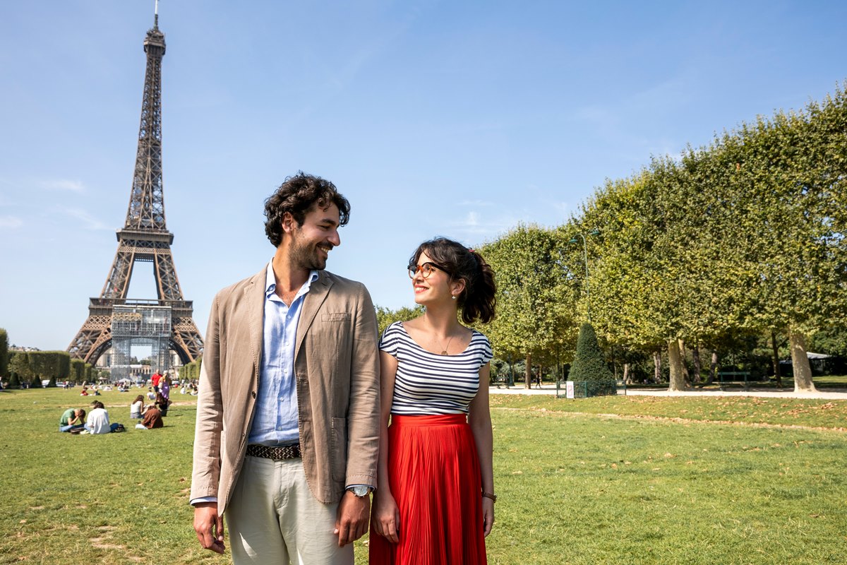 Guida Astrologica Per Cuori Infranti. (L to R) Michele Rosiello as Davide, Claudia Gusmano as Alice in episode 204 of Guida Astrologica Per Cuori Infranti. Cr. Lucia Iuorio/Netflix © 2022